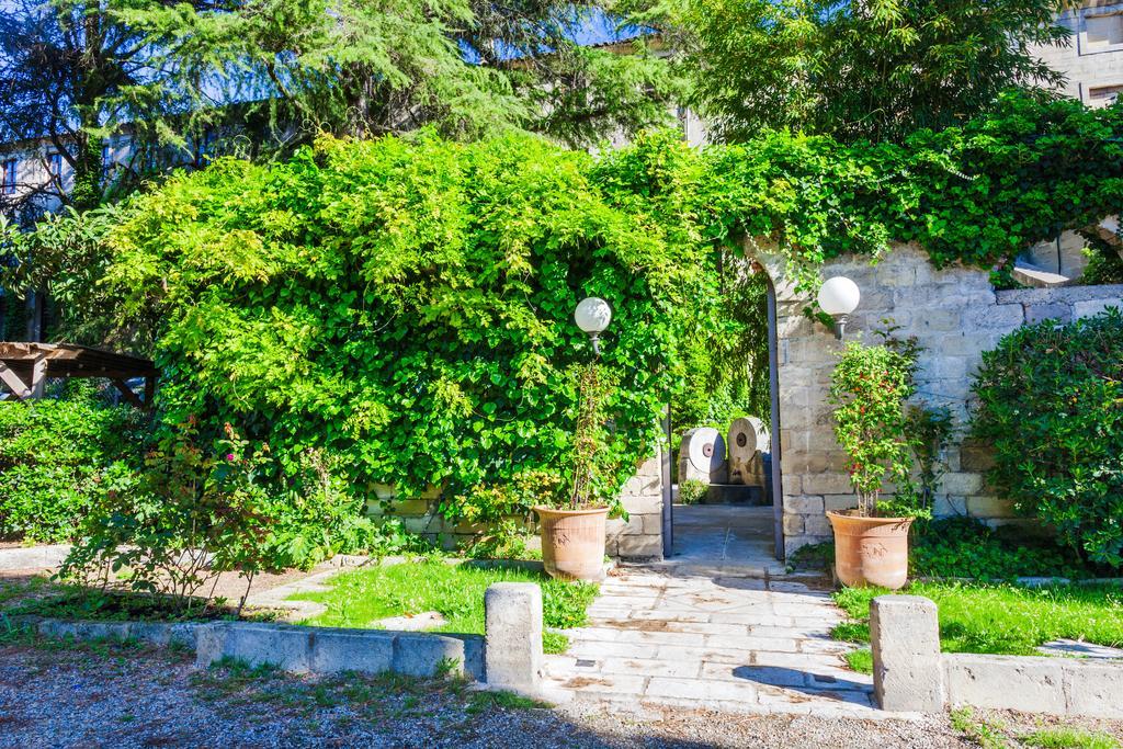 Auberge Du Pont Romain Sommières 외부 사진